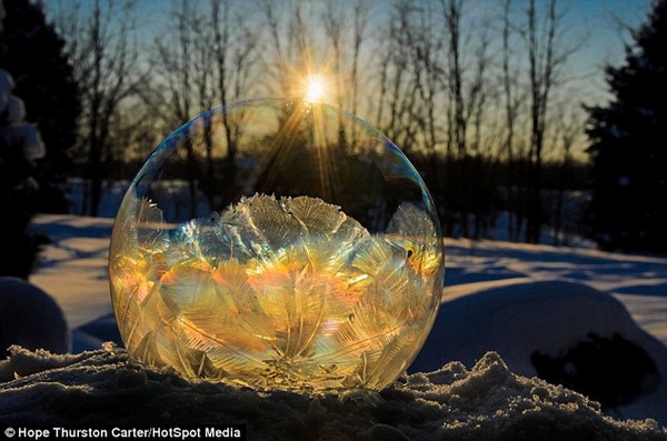 bong bóng băng hình thành trong không khí cực lạnh